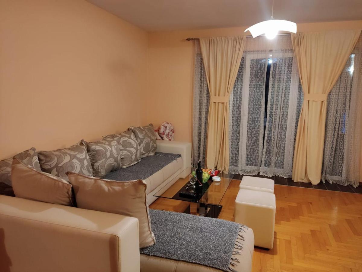 Topla Porodicna Kuca Appartement Berane Buitenkant foto